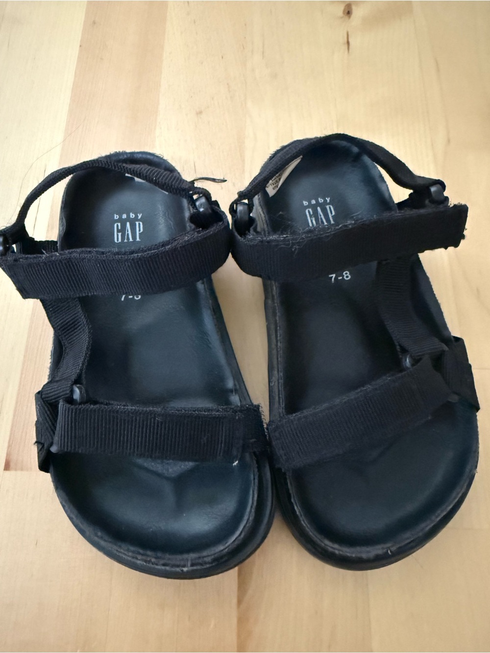 GAP Black Adjustable Kids Sandals. G10